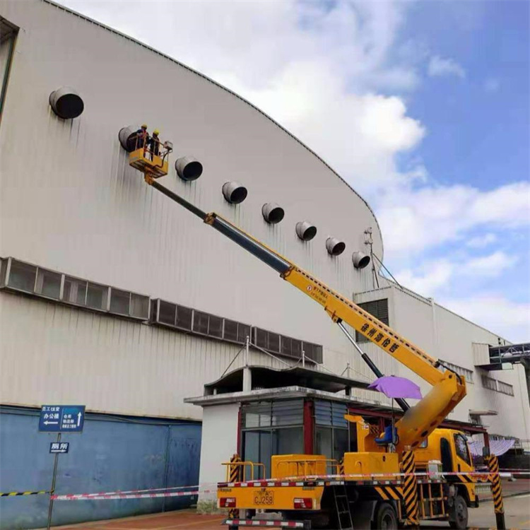 青州高空作业车出租服务：专业广告牌安装解决方案